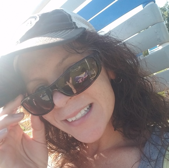 Meet your Posher, Nicki - Picture 1 of 2